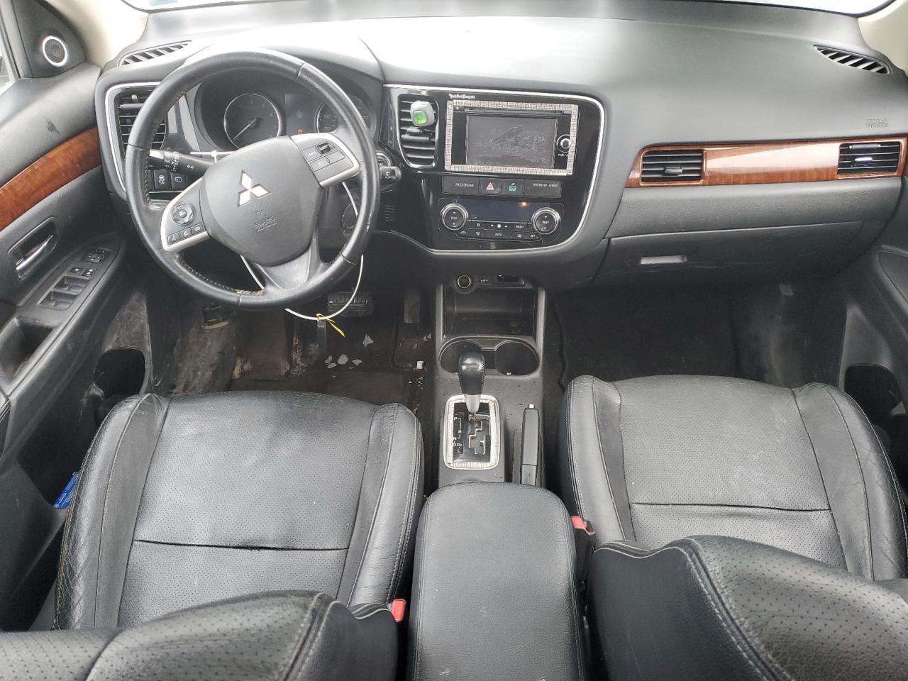 2015 Mitsubishi Outlander - Image 8
