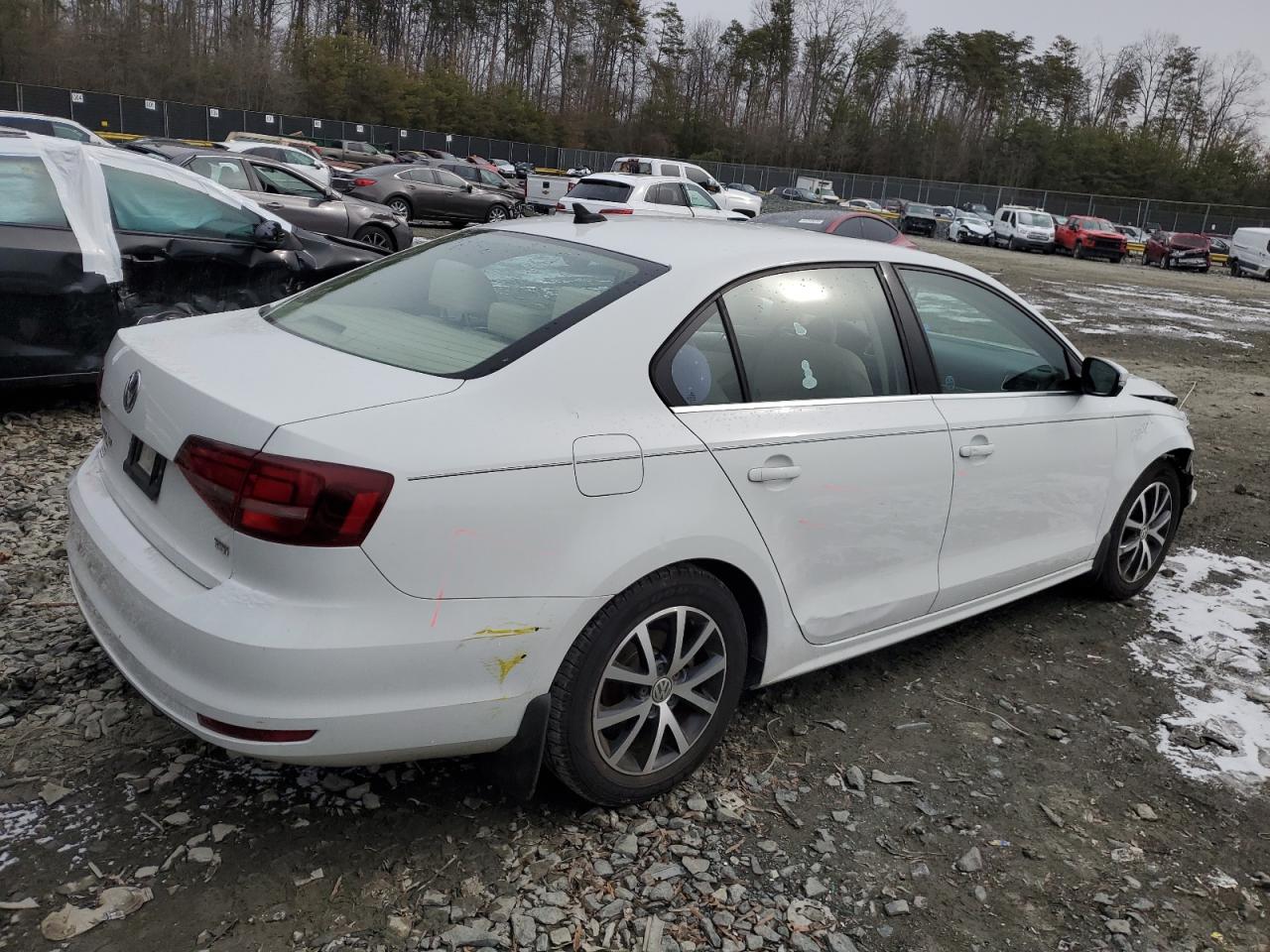 2017 Volkswagen Jetta - Image 3