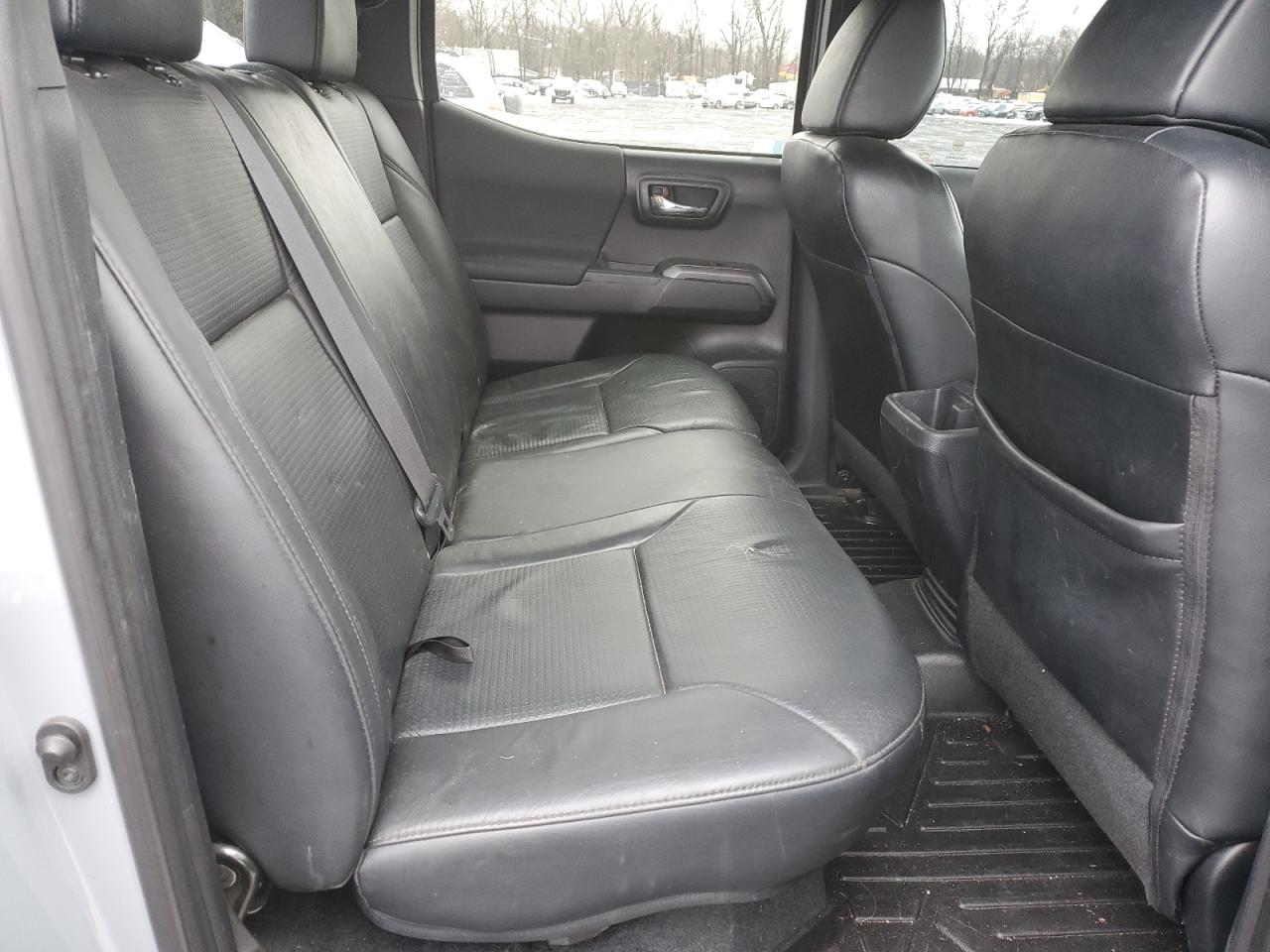 2019 Toyota Tacoma - Image 10