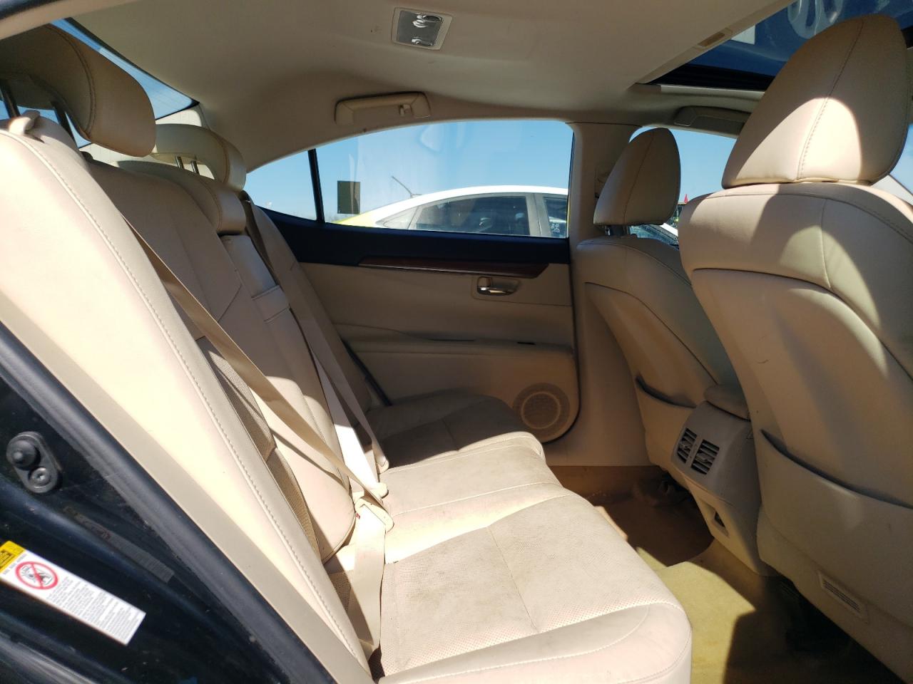 2013 Lexus ES - Image 10
