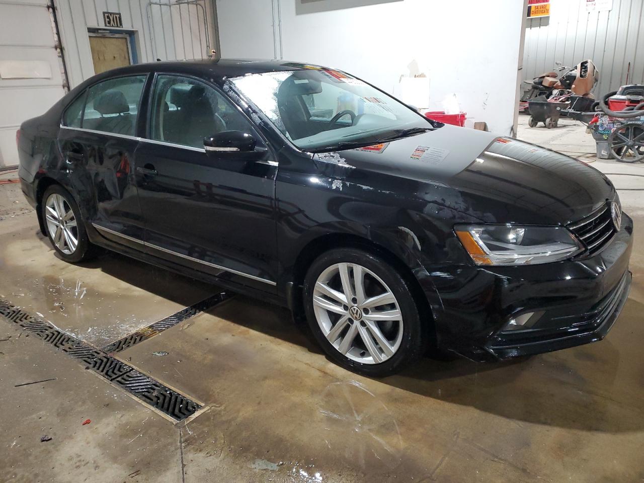2017 Volkswagen Jetta - Image 4