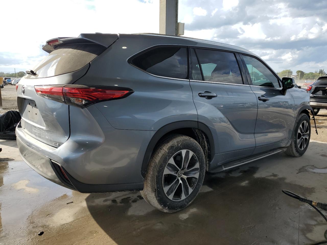 2020 Toyota Highlander - Image 3