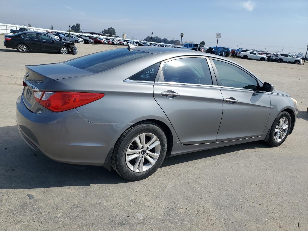 2013 Hyundai Sonata - Image 3