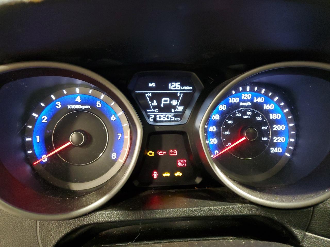 2016 Hyundai Elantra - Image 9