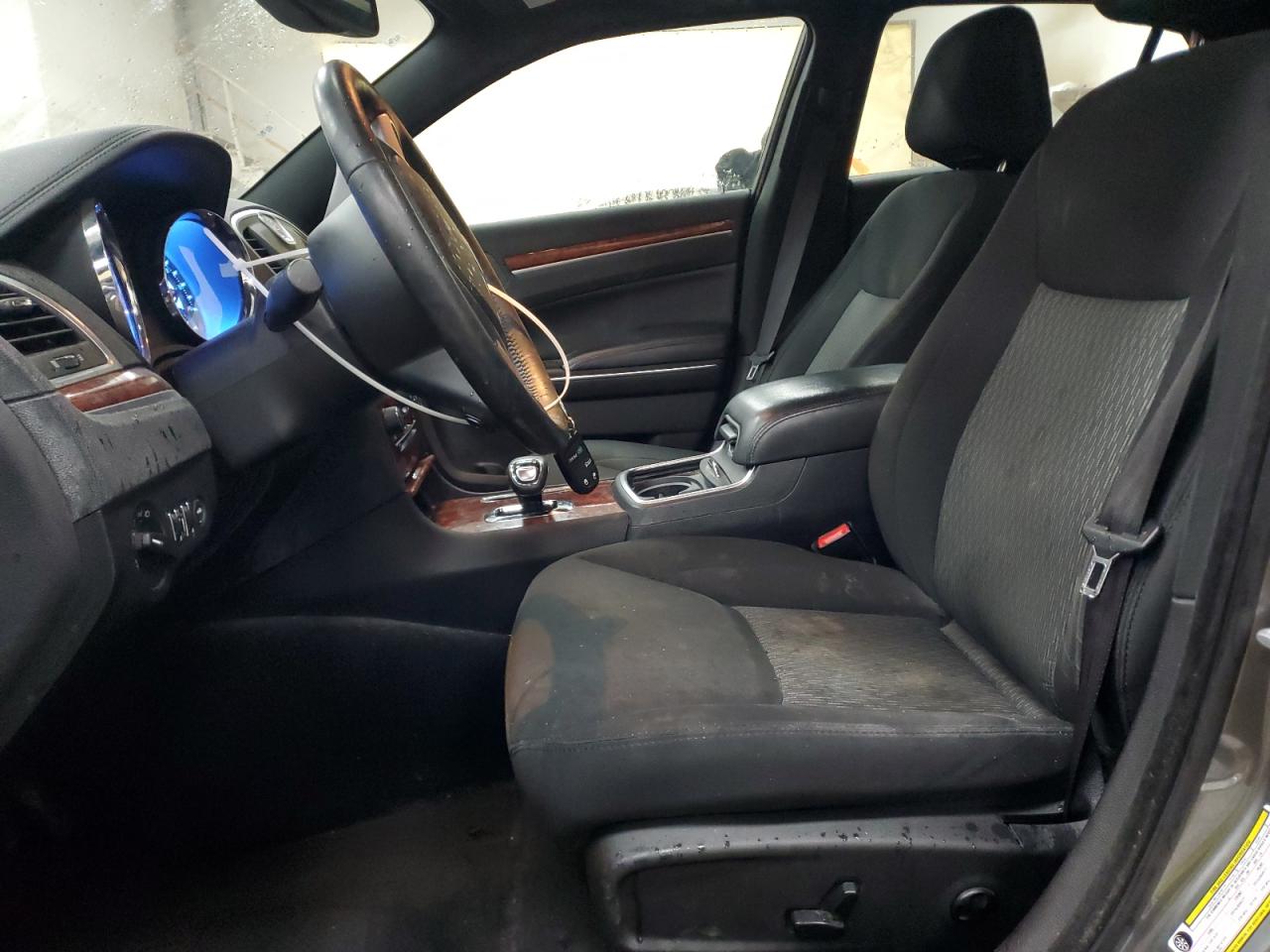 2012 Chrysler 300 - Image 7