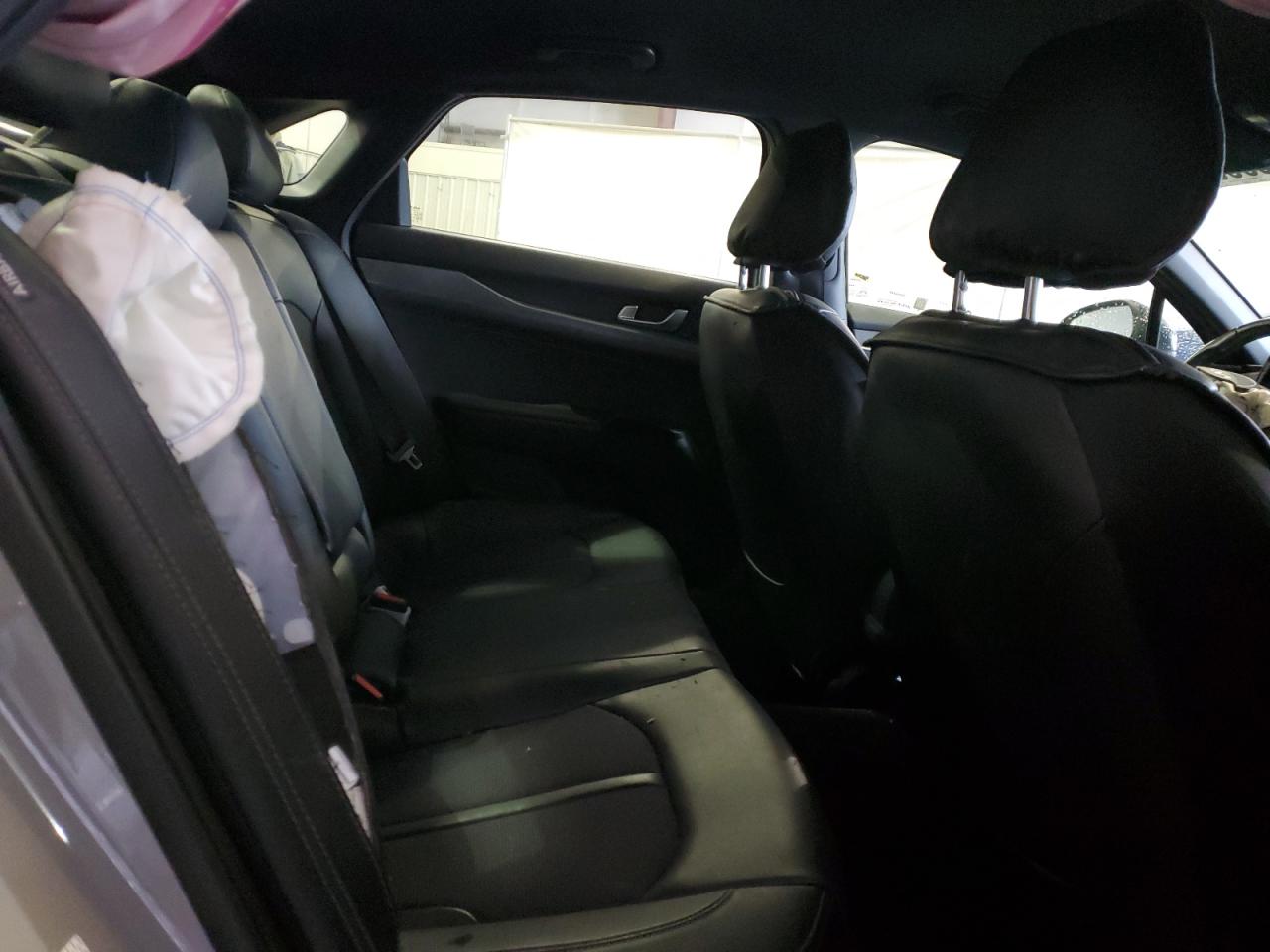 2022 Kia K5 - Image 10