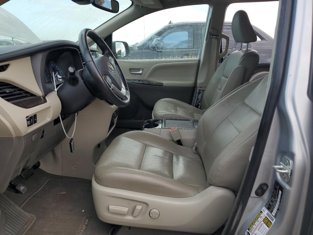 2020 Toyota Sienna - Image 7