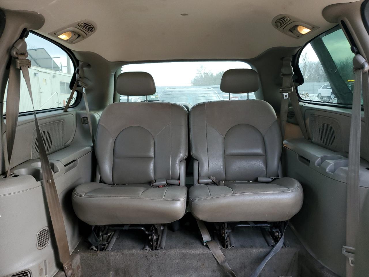 2003 Chrysler Town & Country - Image 10