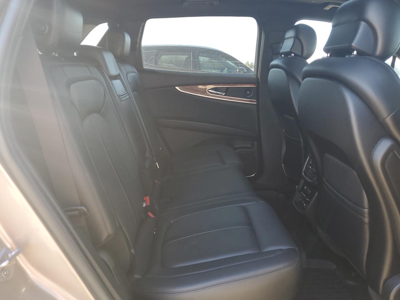 2019 Lincoln Nautilus - Image 11