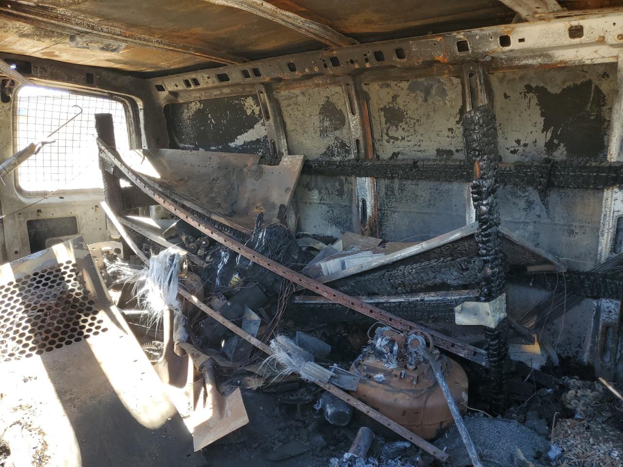 2005 Chevrolet Express - Image 12