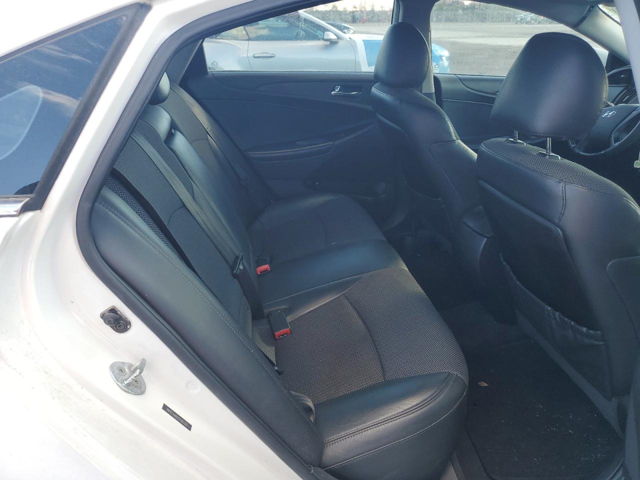 2012 Hyundai Sonata - Image 10