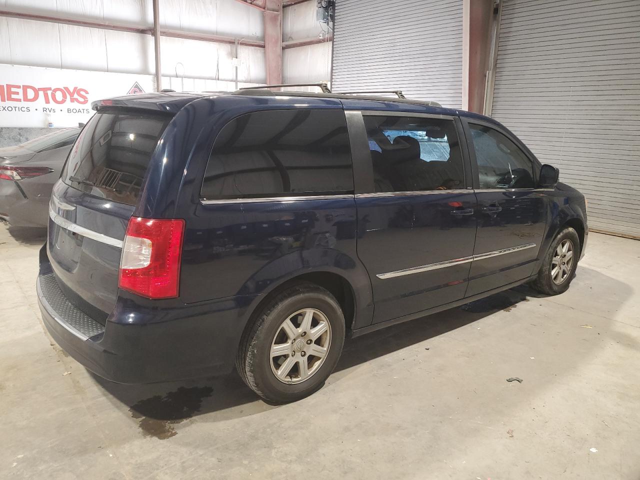 2013 Chrysler Town & Country - Image 3