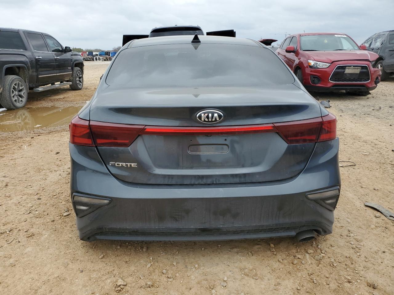 2021 Kia Forte - Image 6