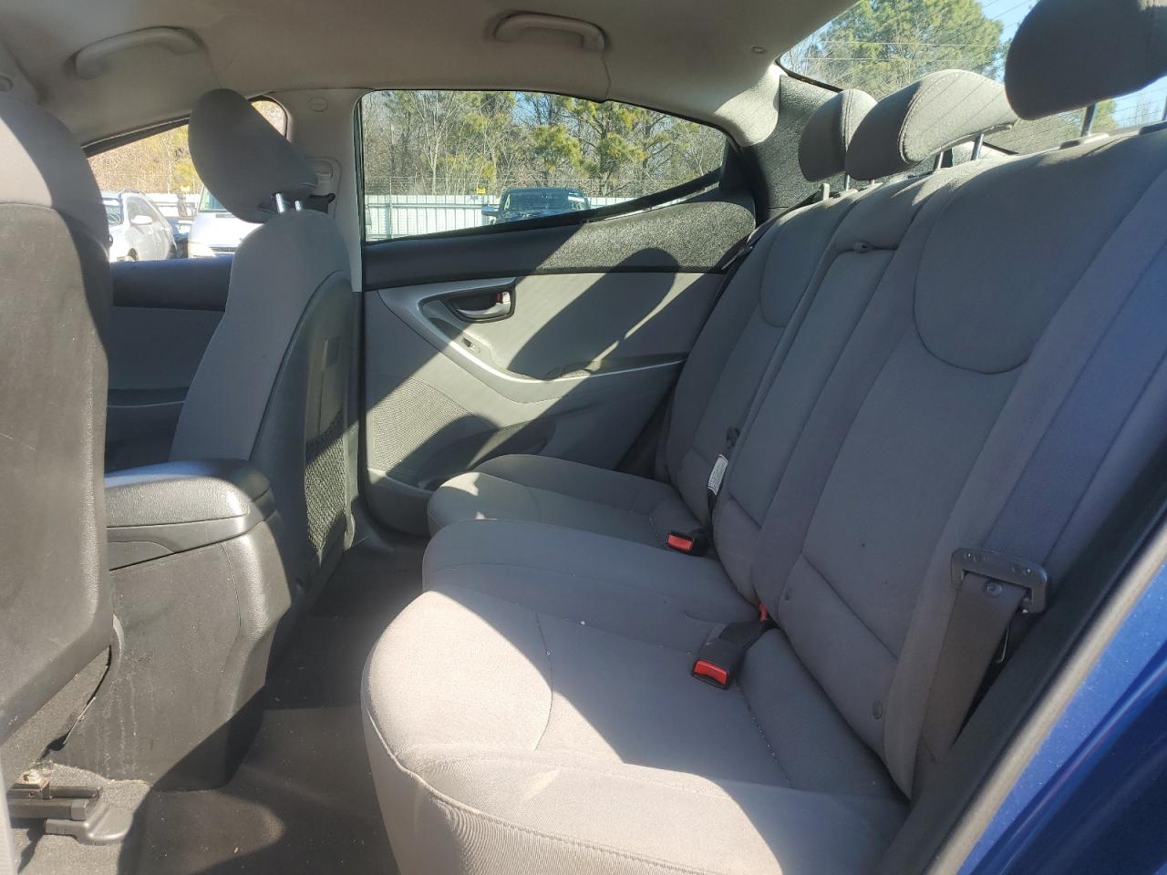 2015 Hyundai Elantra - Image 10