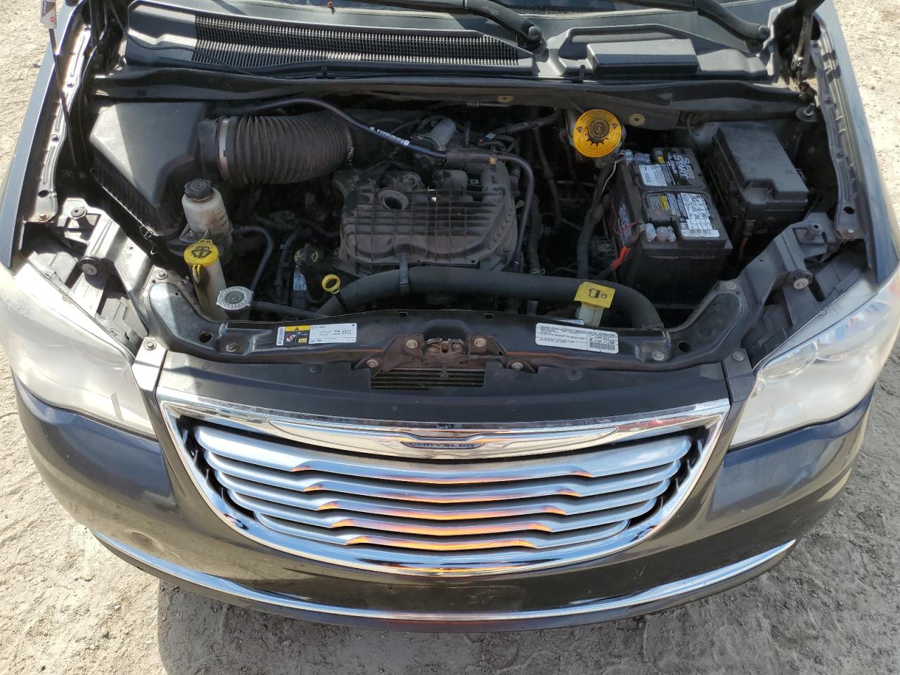 2015 Chrysler Town & Country - Image 12