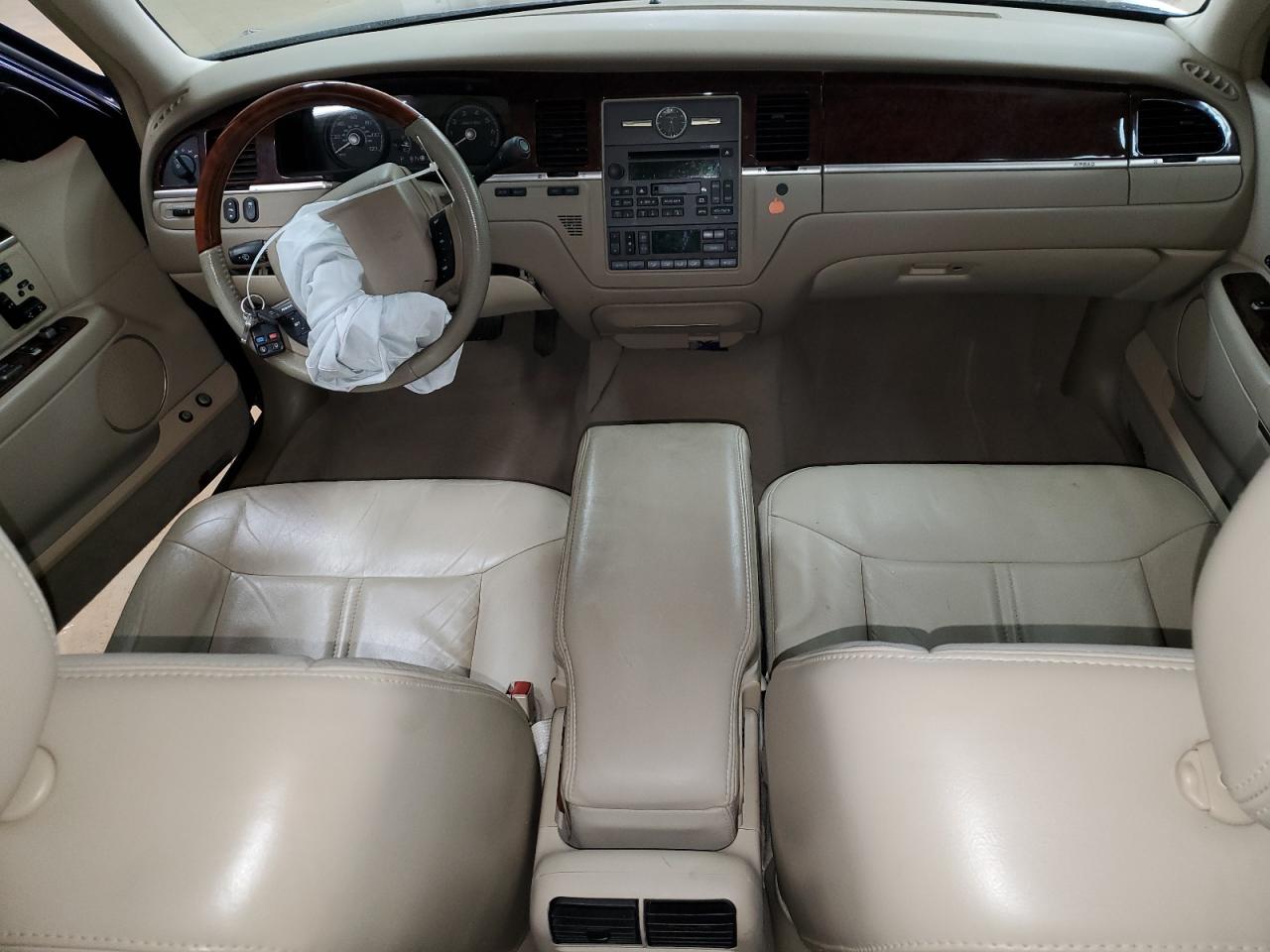 2007 Lincoln Town Car - Image 8