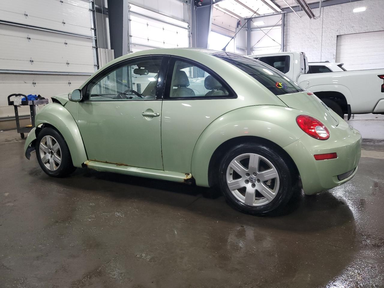 2007 Volkswagen Beetle - Image 2