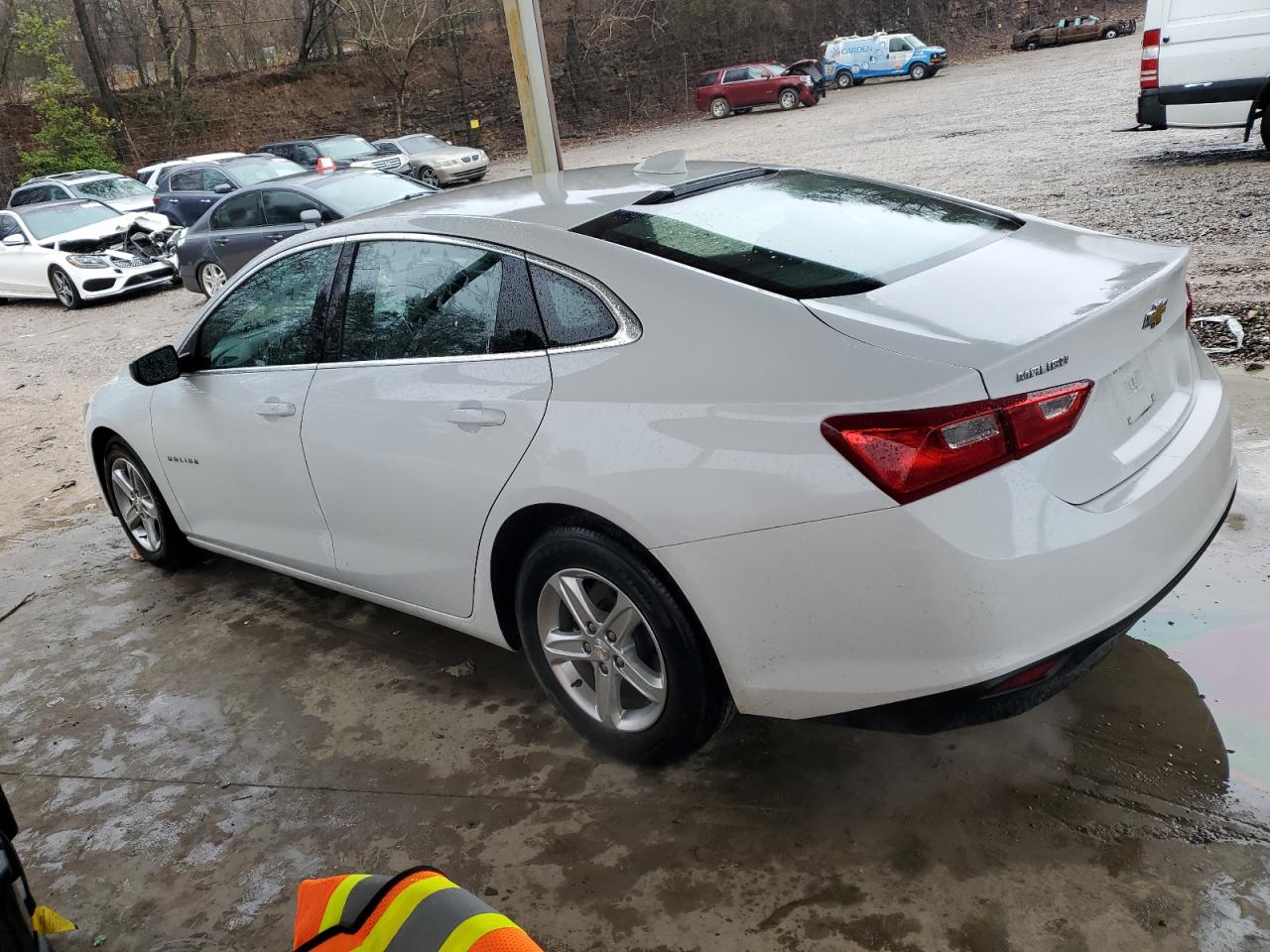 2023 Chevrolet Malibu - Image 2