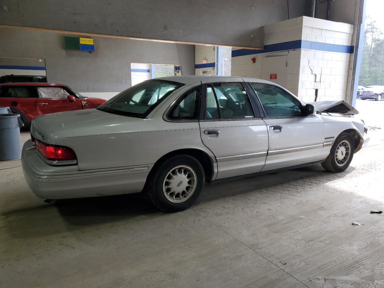 1995 Ford Crown Victoria - Image 3