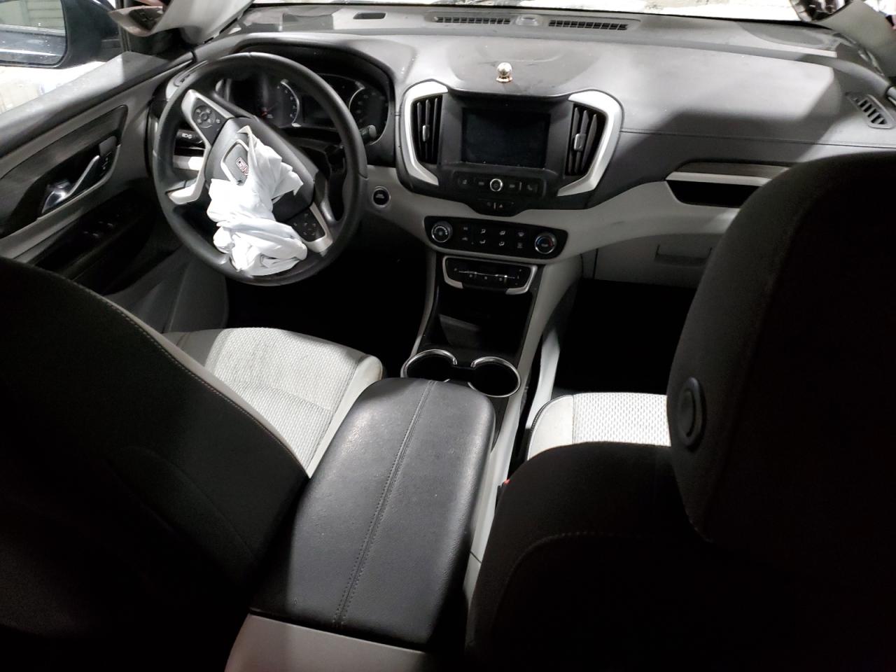 2022 GMC Terrain - Image 8