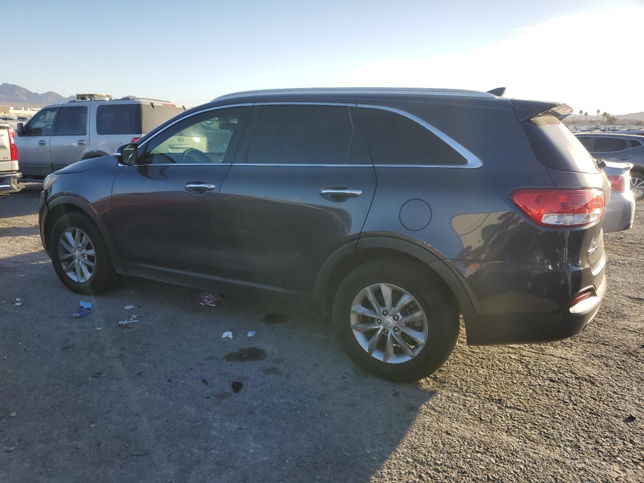 2016 Kia Sorento - Image 2
