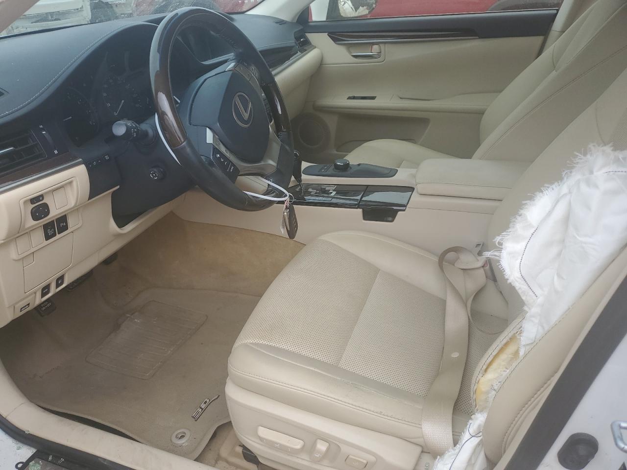 2015 Lexus ES - Image 7