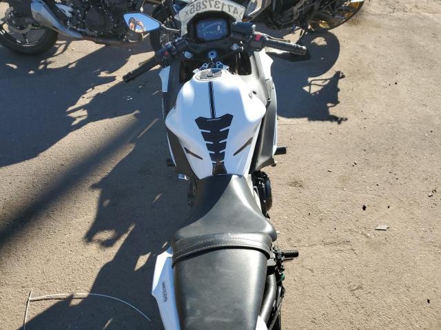  KAWASAKI EX650 M 2020 Белый