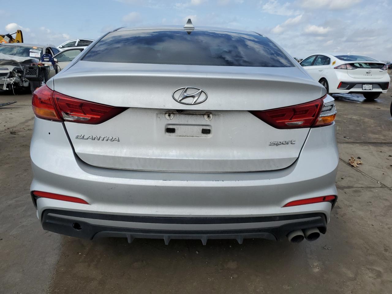 2018 Hyundai Elantra - Image 6