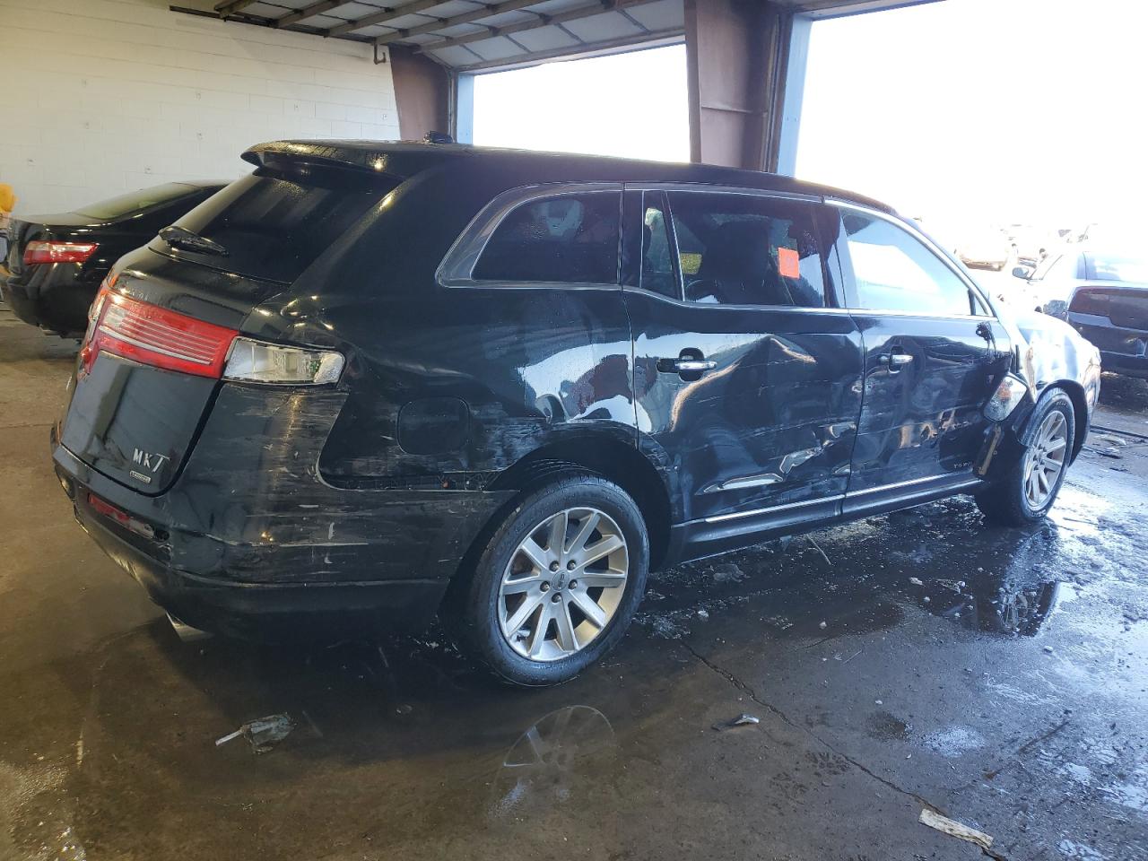 2015 Lincoln MKT - Image 3