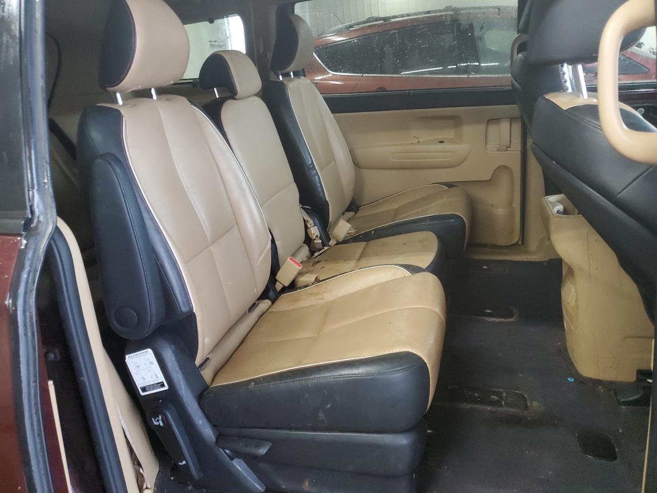 2017 Kia Sedona - Image 11