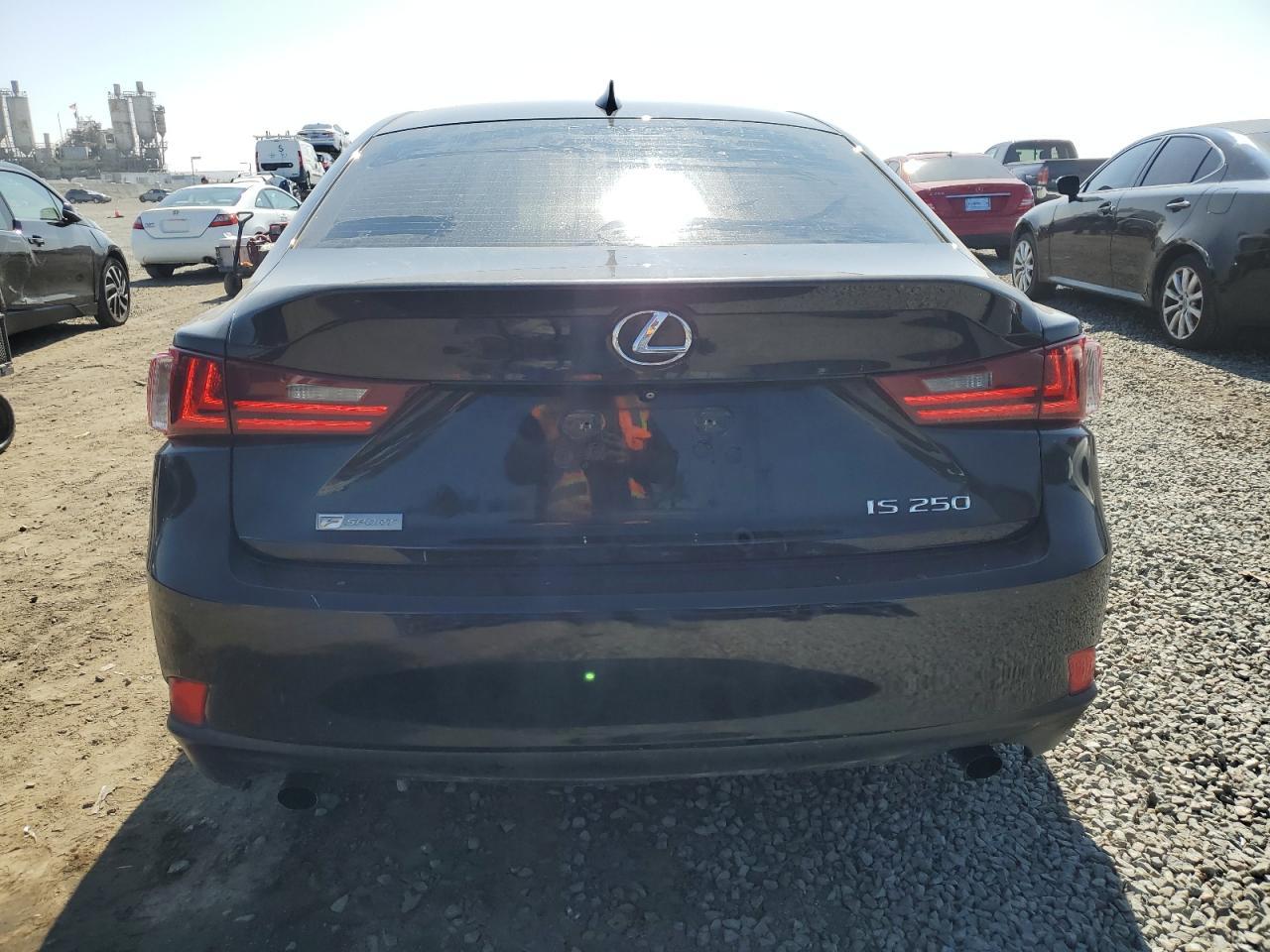 2015 Lexus IS - Image 6