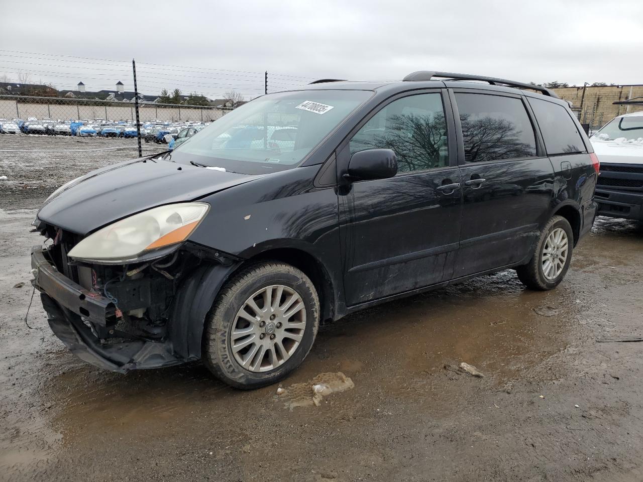 2008 Toyota Sienna - Image 1