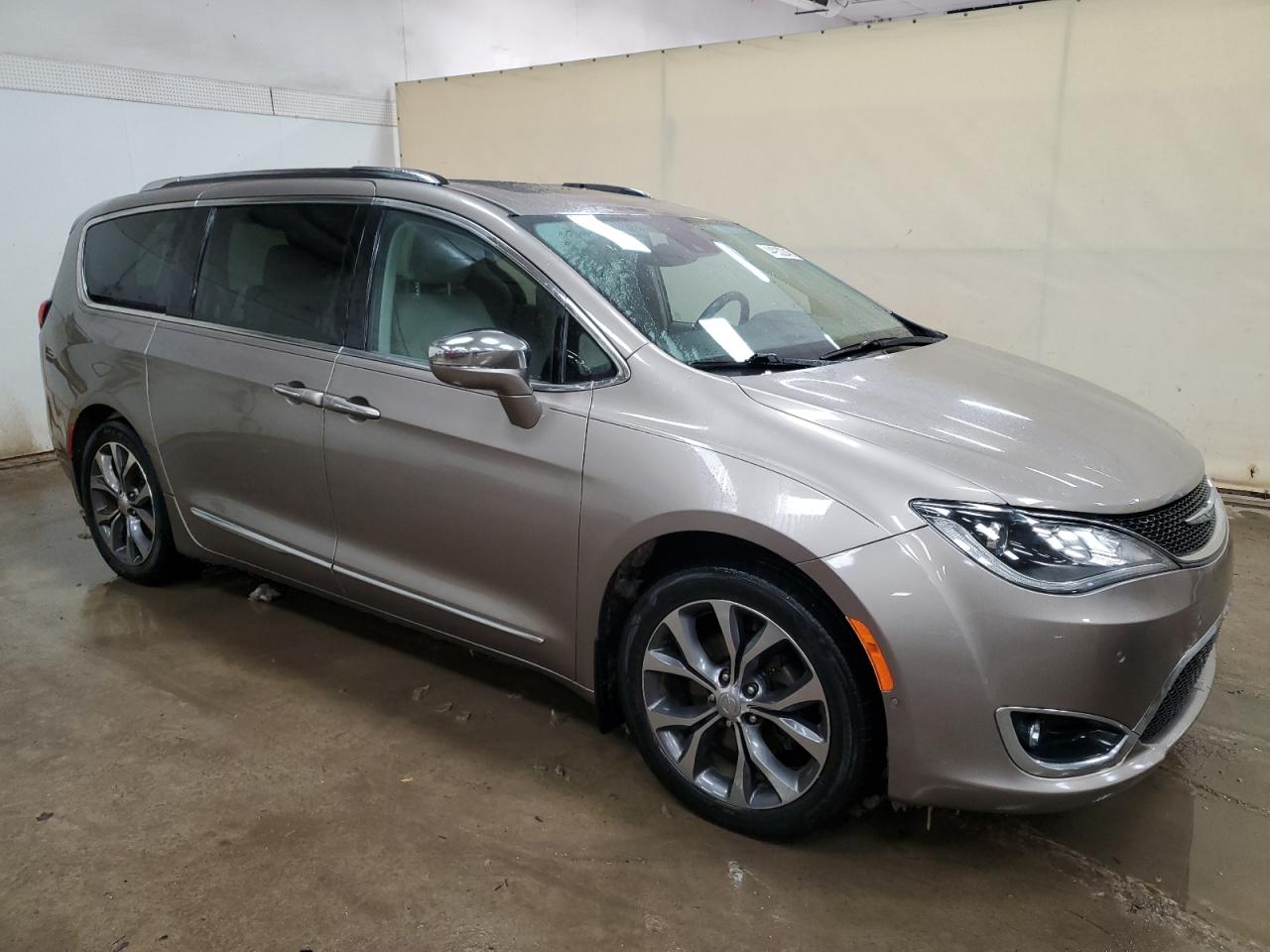 2017 Chrysler Pacifica - Image 4