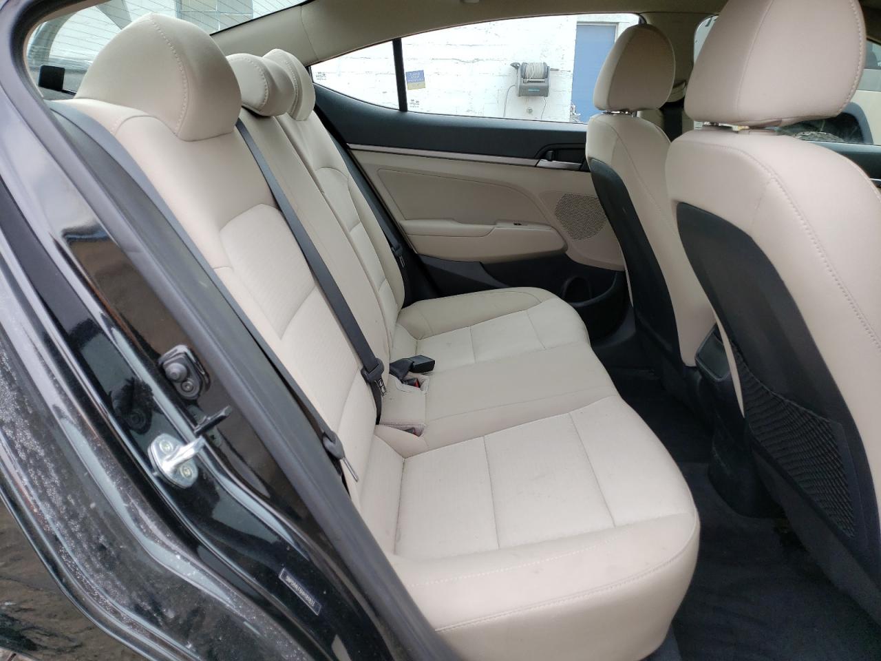 2017 Hyundai Elantra - Image 10