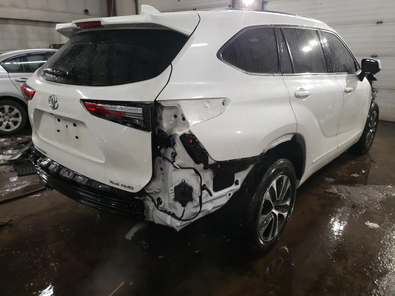 2021 Toyota Highlander - Image 3