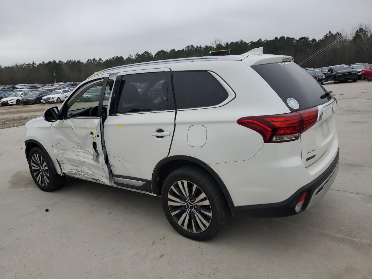 2020 Mitsubishi Outlander - Image 2