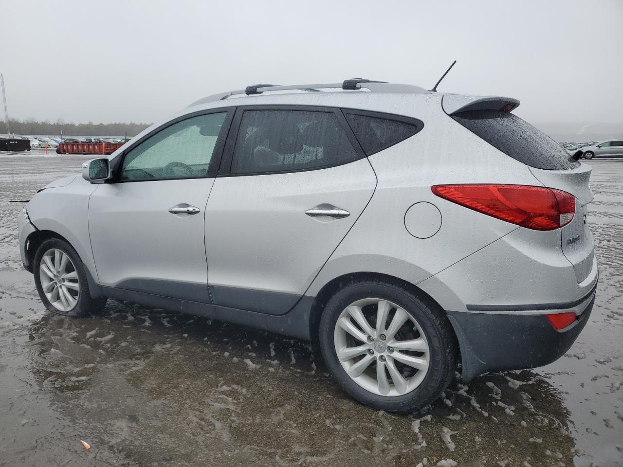 2013 Hyundai Tucson - Image 2