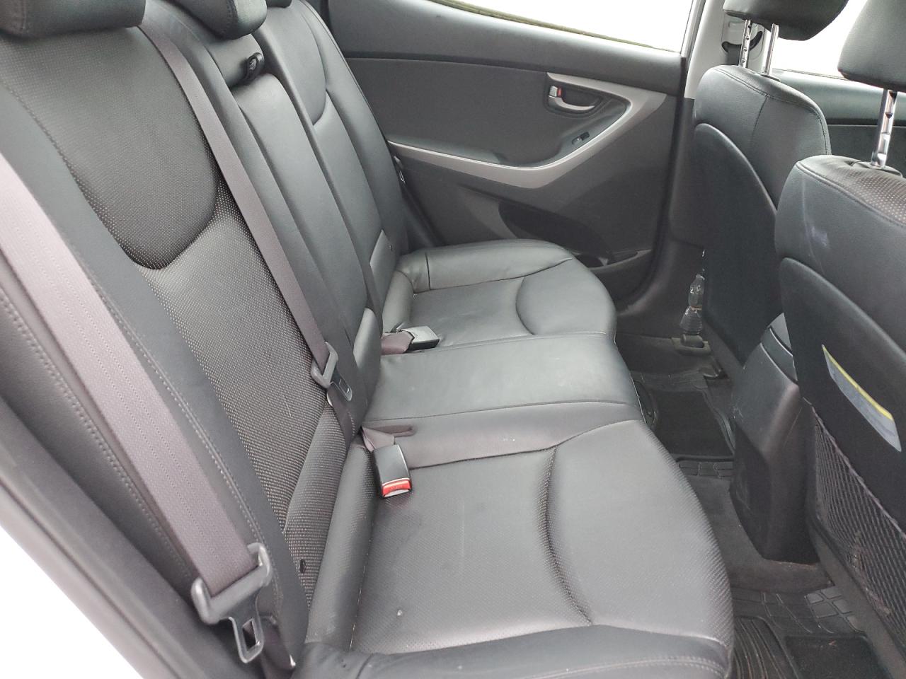 2015 Hyundai Elantra - Image 10