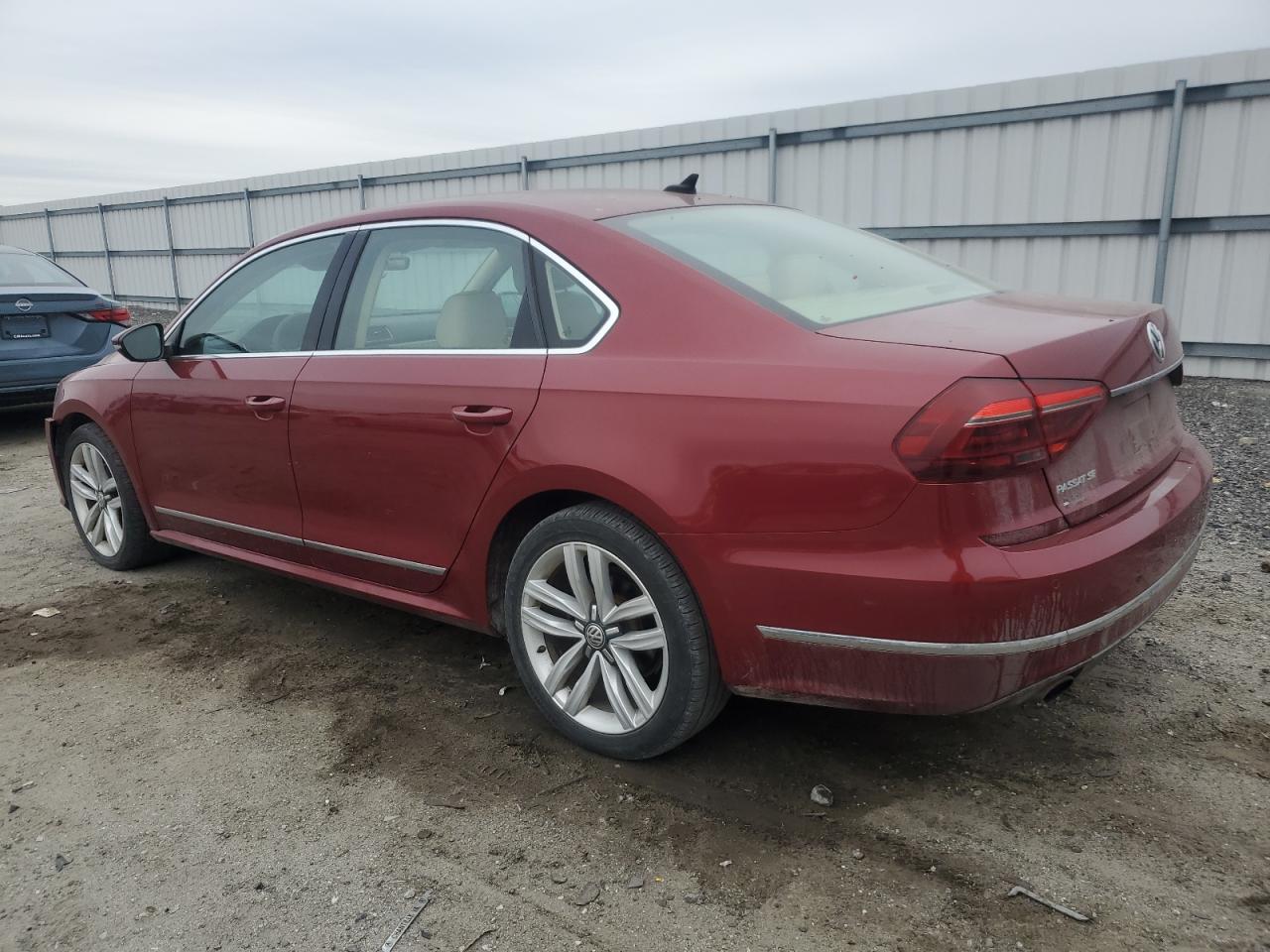 2017 Volkswagen Passat - Image 2