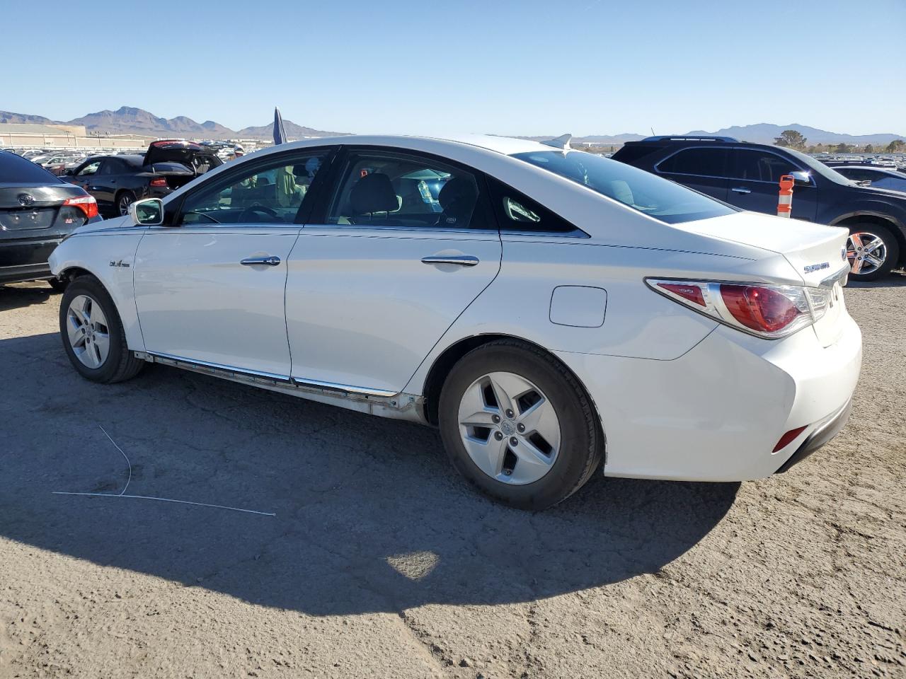 2011 Hyundai Sonata - Image 2