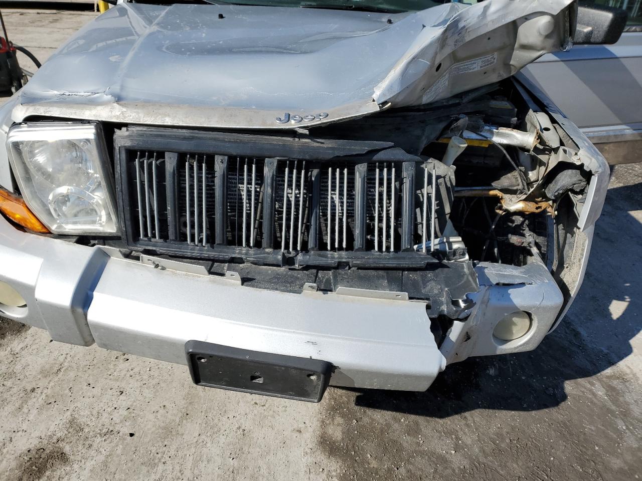2006 Jeep Commander - Image 13
