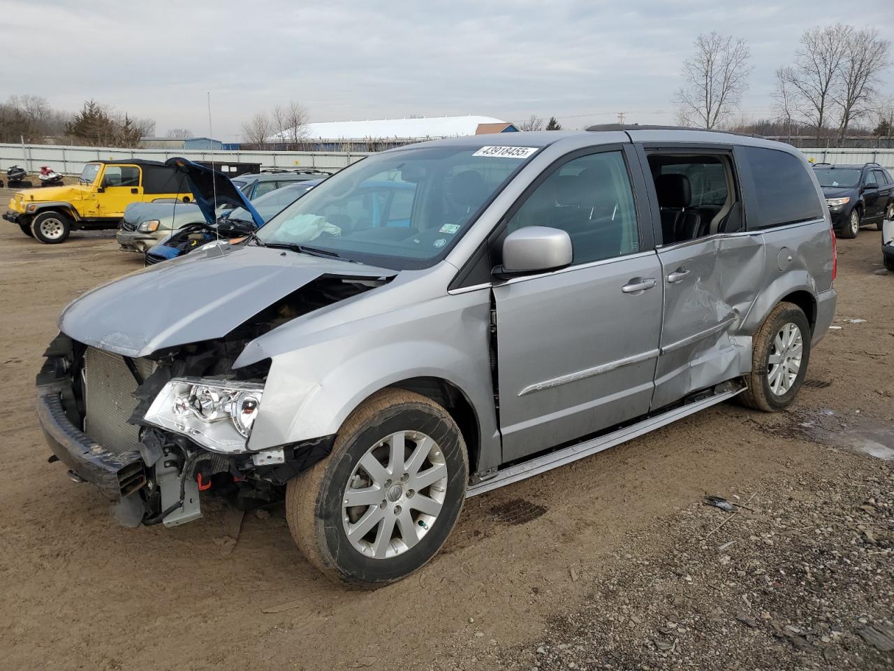 2014 Chrysler Town & Country - Image 1