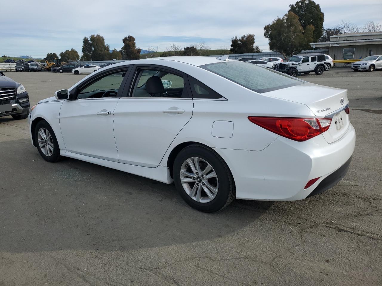2014 Hyundai Sonata - Image 2