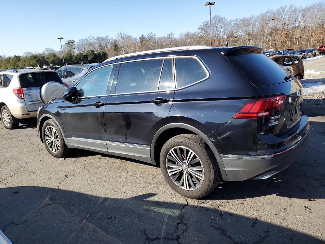 2018 Volkswagen Tiguan - Image 2