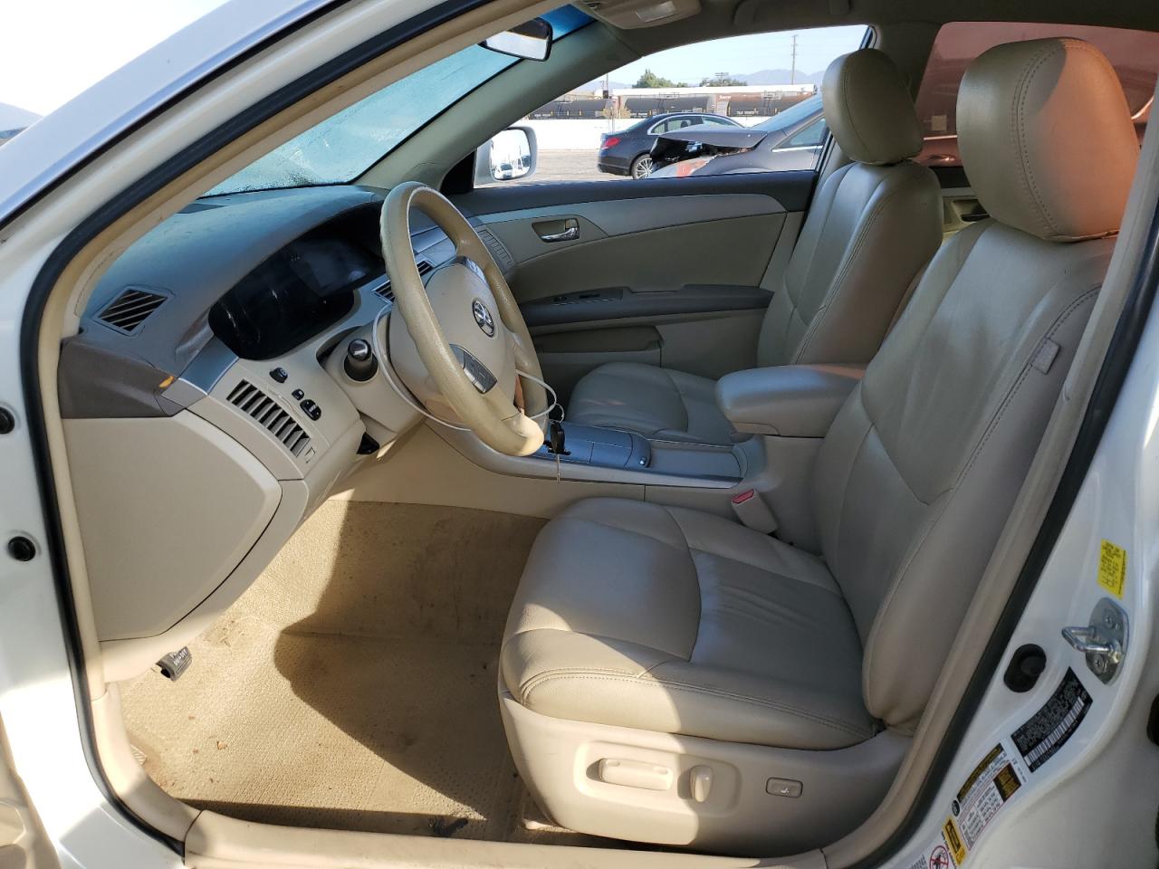2010 Toyota Avalon - Image 7