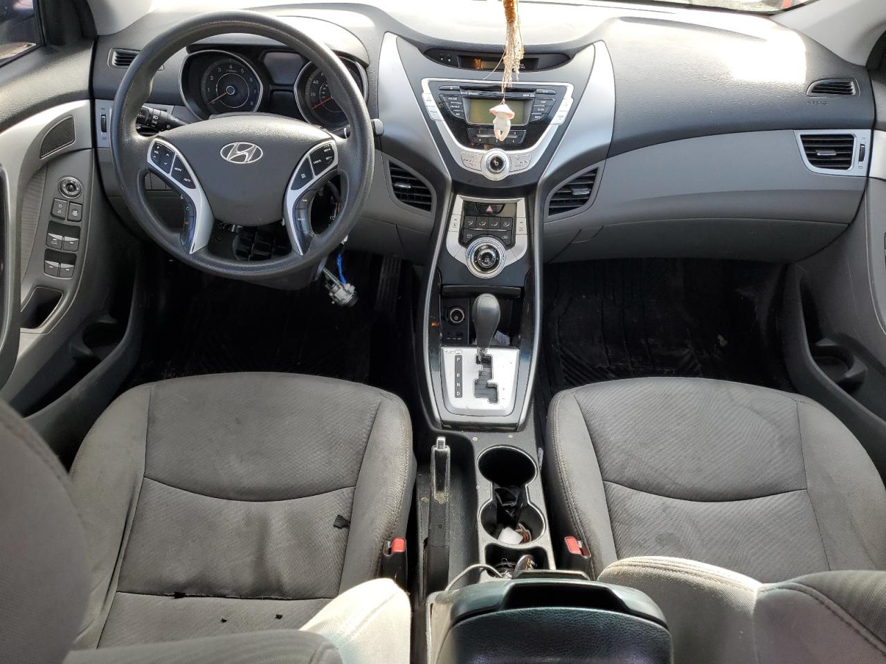 2012 Hyundai Elantra - Image 8