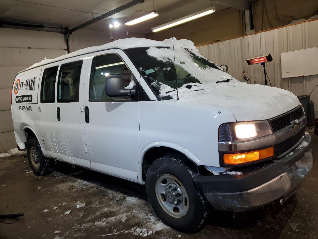 2014 Chevrolet Express - Image 4