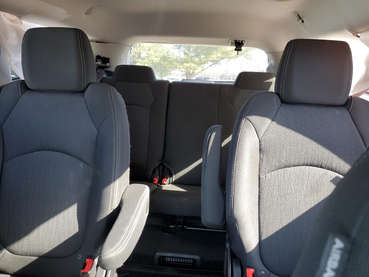 2015 Chevrolet Traverse - Image 10