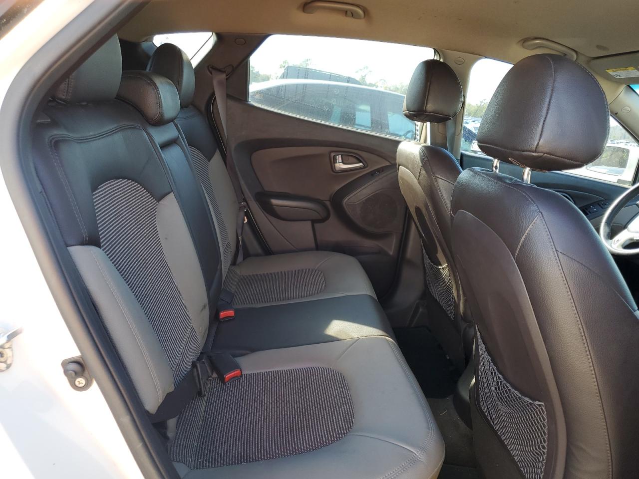 2013 Hyundai Tucson - Image 11