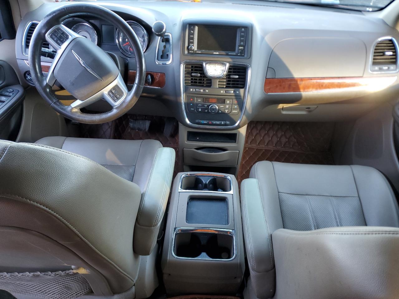 2012 Chrysler Town & Country - Image 8